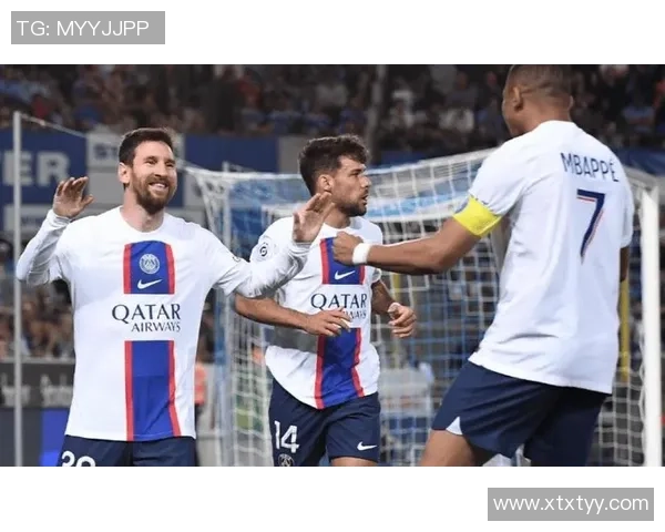 西甲激战巴黎圣日耳曼逆转里昂绝杀瞬间引发全场狂欢分析 西甲激战巴黎圣日耳曼逆转里昂绝杀瞬间引发全场狂欢分析